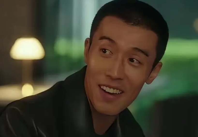 娱乐圈，对男艺人的颜值还真是比较宽容。看电视剧《四喜》，被李景哲医生的相貌惊