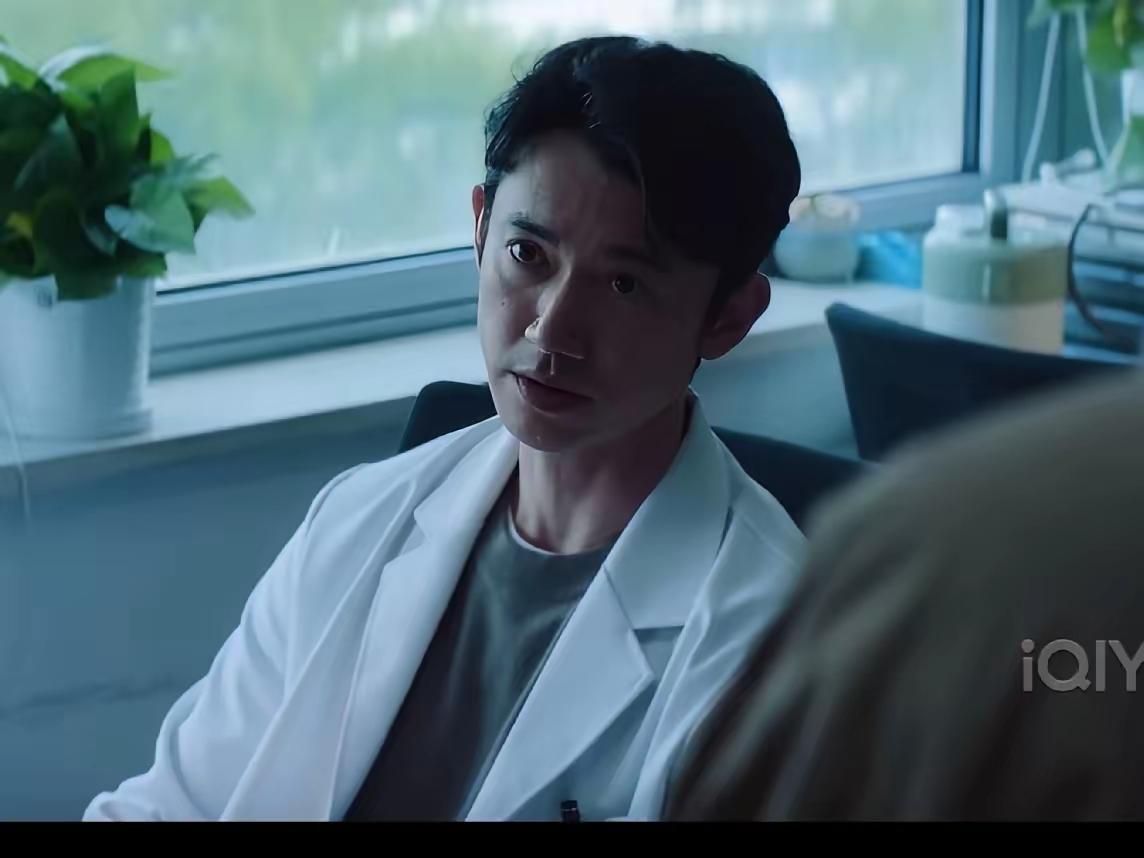 看完《危险关系》我一直在想，究竟是怎样的演技，才能把罗梁这个PUA大师演绎得如此