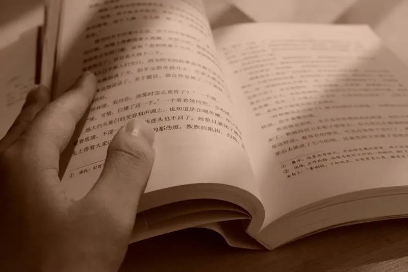 为什么投资高手每天都在读书？巴菲特曾说：“大量的阅读，帮我塑造了超快的决策系