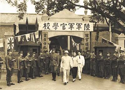 黄埔十大名将排名，入榜的都有谁？说起民国时期的三大军事名校，保定军校、黄埔军