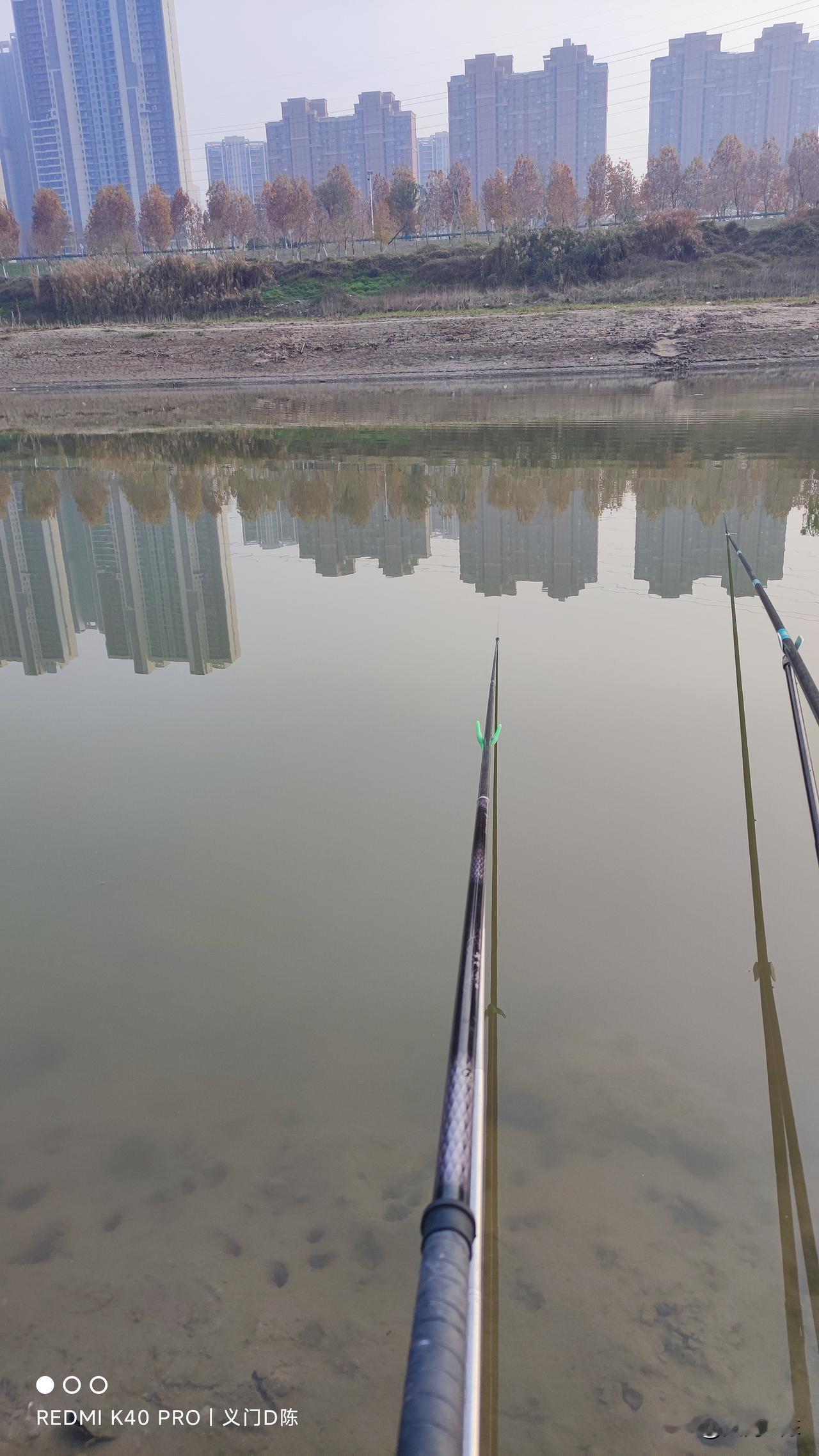 但凡有个好钓点还跟别人分享的，都是跟我一样的大傻子。昨天去钓鱼的路上碰到一个老