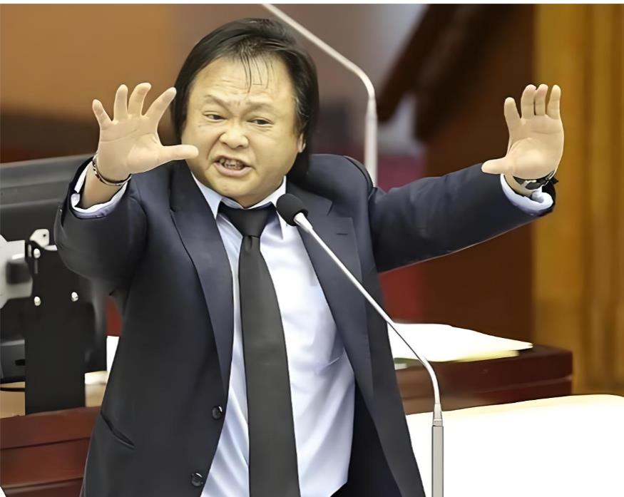 没出息的王世坚还是那么没出息，对于郑丽文访问大陆，王世坚表示是选择错误的时间做错