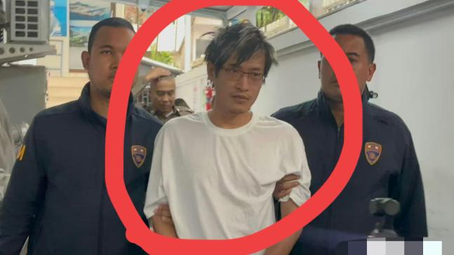31岁中国男子，在泰国春武里府翻车后被警方搜出手枪和弹药。警方顺藤摸瓜，在其芭堤