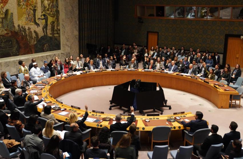 佩斯科夫最近说了句大实话：联合国安理会想加人？行，座位随便添，但桌上那把"王牌