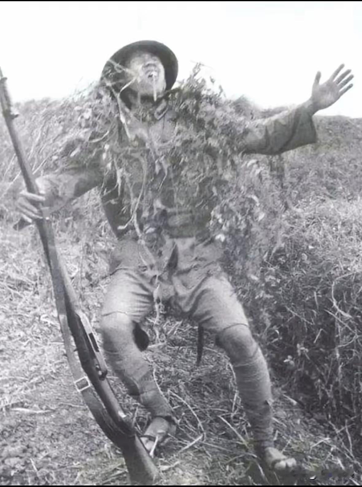 这张照片是抗日战争徐州会战时战地记者拍摄下来的，画面非常的悲壮，非常的让人难过，