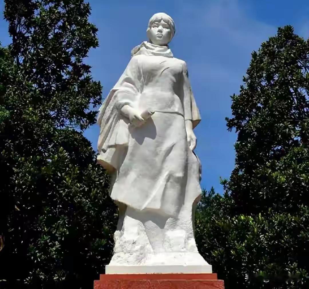 历史如此巧合？杨开慧雕像缺失的石料，竟是主席像的