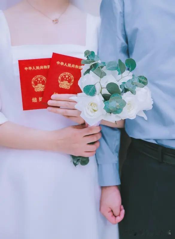 原来领证和不领证的区别这么大领证。婚后收入是共同财产，A收入20万，B收入1