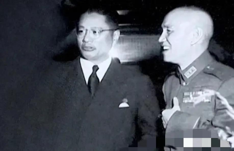 1933年，宋子文发现，因蒋介石围剿红军，国库出现了6000万元的亏空，气得他说