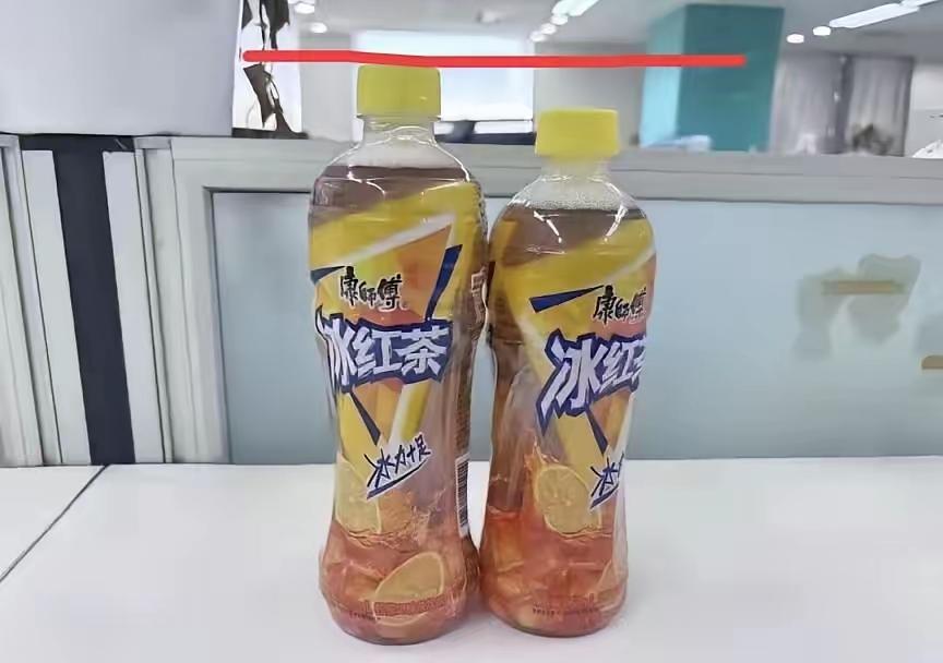 之前总觉得赵一鸣的零食价格比普通超市亲民不少，直到上次凑单拿了瓶冰红茶，回家才发