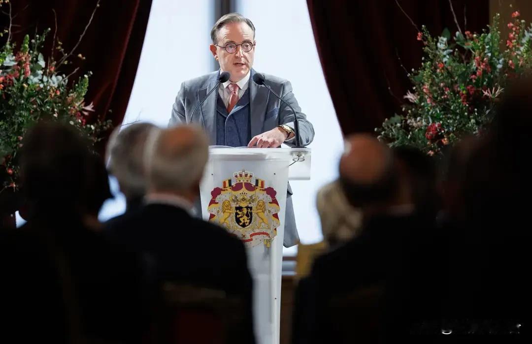 就在刚刚，欧洲有人亲手捅破了美欧盟友关系的一层窗户纸，而且话说得相当不客气。