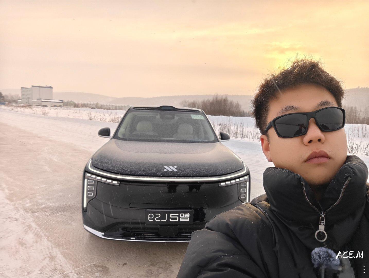 南方小土豆在中国最北边搞一搞智己LS9零下二十三十度，人都冻坏了，更别说车那么大