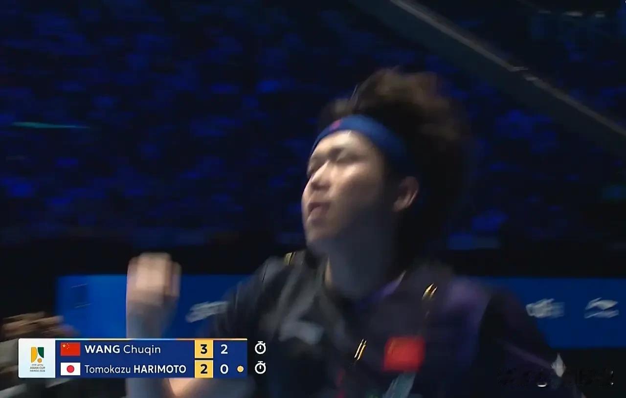 大家发现了吗？王楚钦打出好球后，也有自己庆祝方式。他不喜欢喊，但是他会握拳全