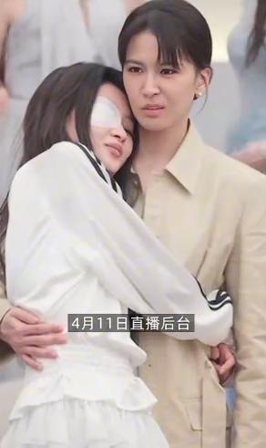 曾沛慈姐姐太宠孙怡了！孙怡从台前一直哭到了后台，曾沛慈长叹一口气走上前上前冲着孙