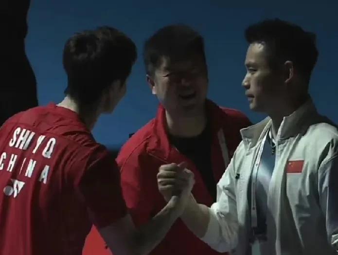 石宇奇，气到不行！原来让人没想到的是，在日本羽毛球公开赛男单比赛，石宇奇对阵王