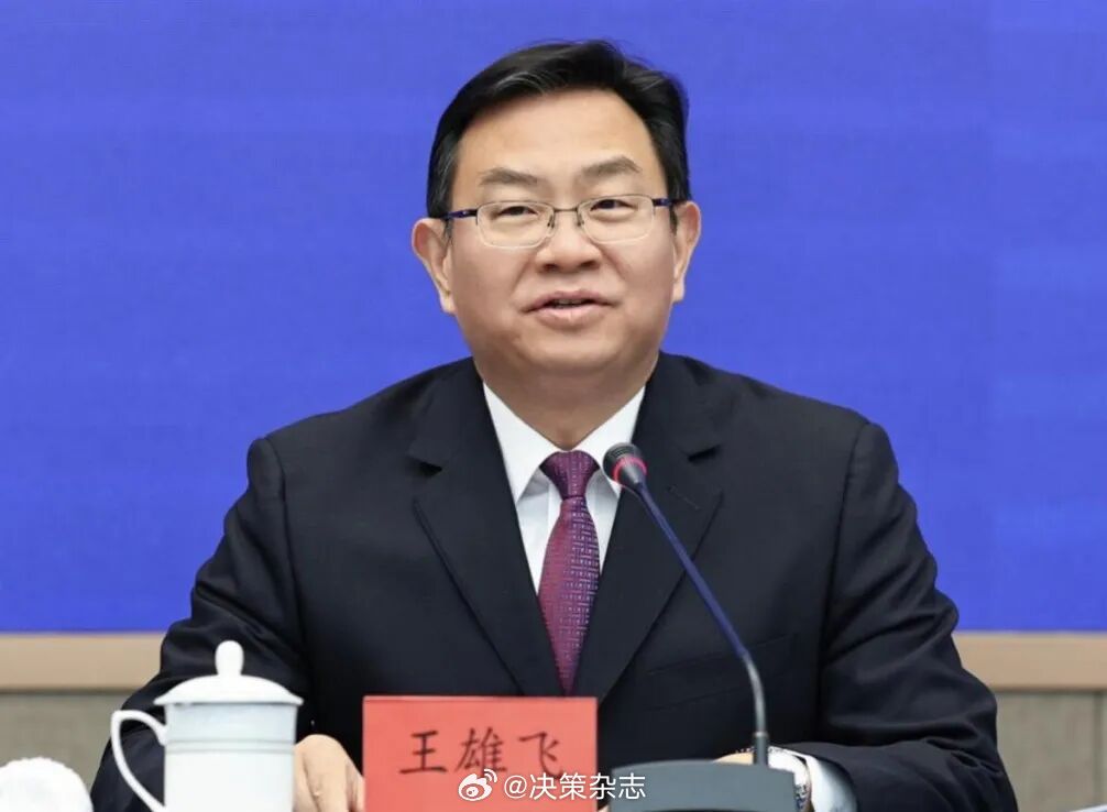 【广东两市市委书记调整】据南方+客户端消息，近日，广东省委决定：王雄飞...