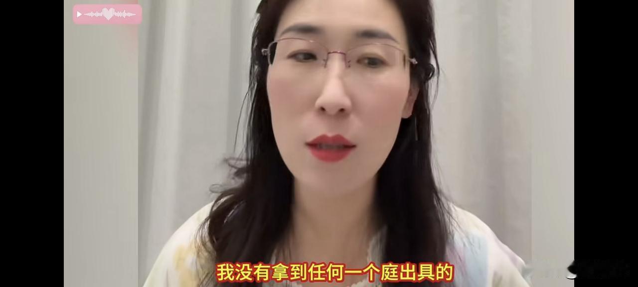 朱女士又忍不住哭了，她说她错了，她可能给所有老公出轨的原配们做了一个错误的示范。