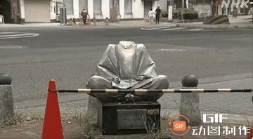 这事不管是谁干的，我都愿意搬个小板凳，在一边嗑着瓜子慢慢看戏品鉴。你看，日本