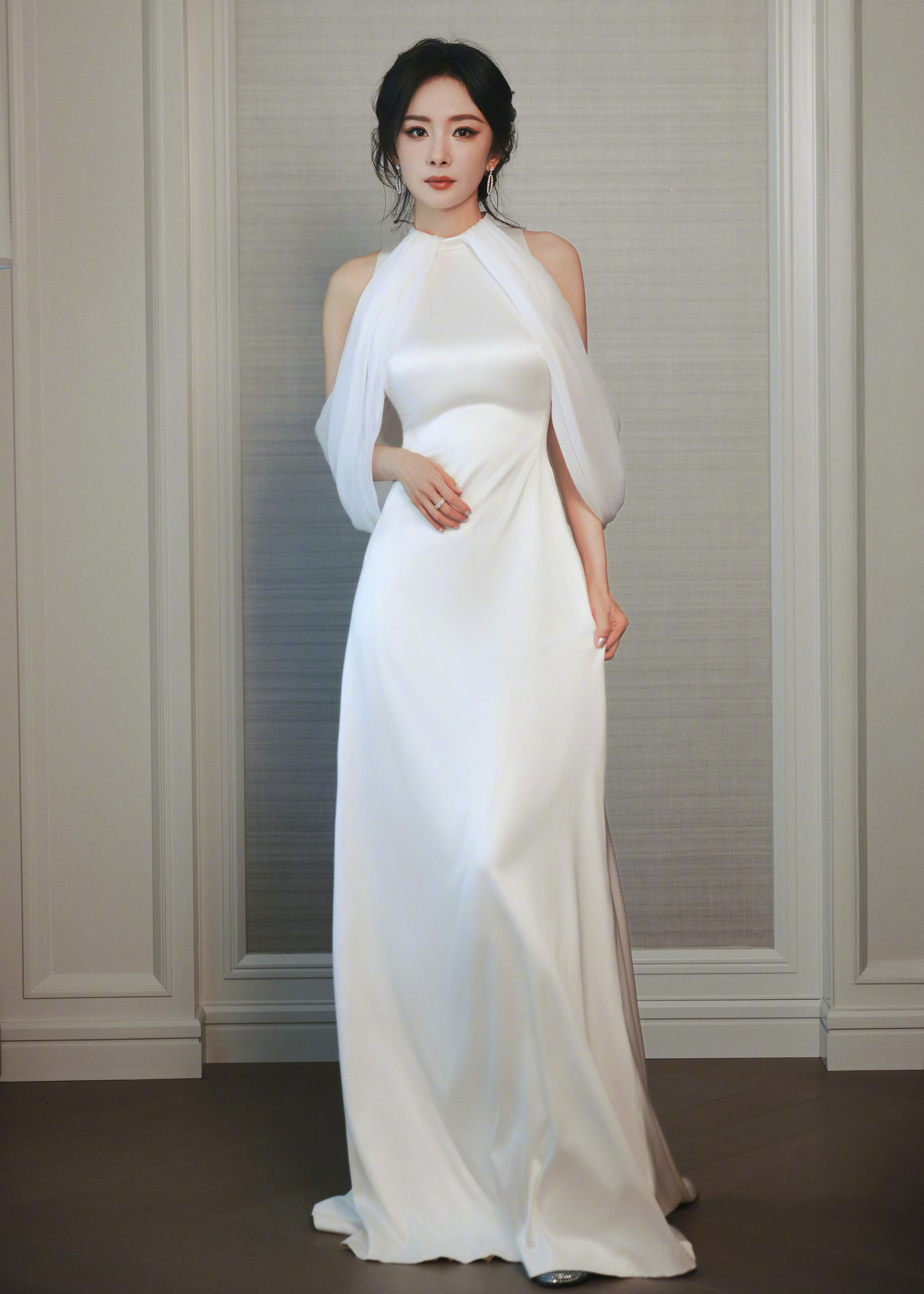 杨幂｜VOGUEfilm观影之夜我们LOEWEQueen来咯～