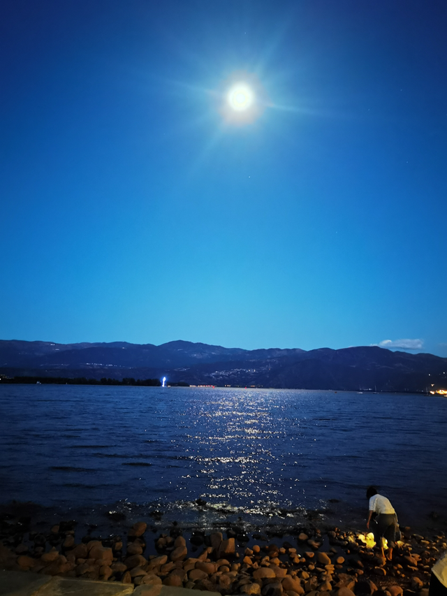 23款雅阁黑色油漆各位尊贵的23款雅阁车主准备入手23款雅阁卓越版有点纠结颜