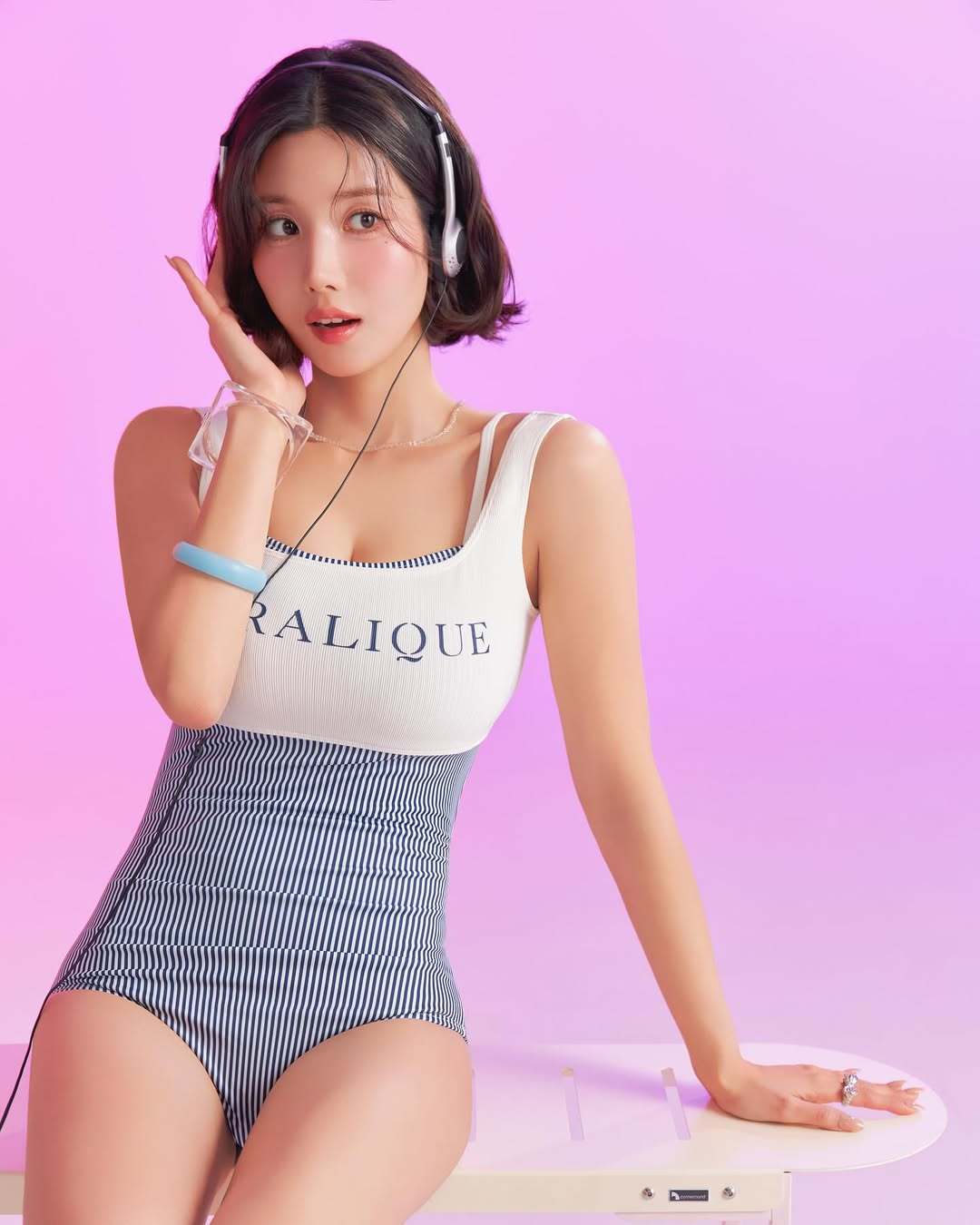 权恩妃好适合这种活泼的颜色EunBi这套造型好美啊🌈​​​