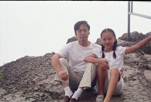 作为父亲的我迷茫了，幼儿园时乖巧可爱，学校表现也好，老师夸奖，我心里美滋滋儿的