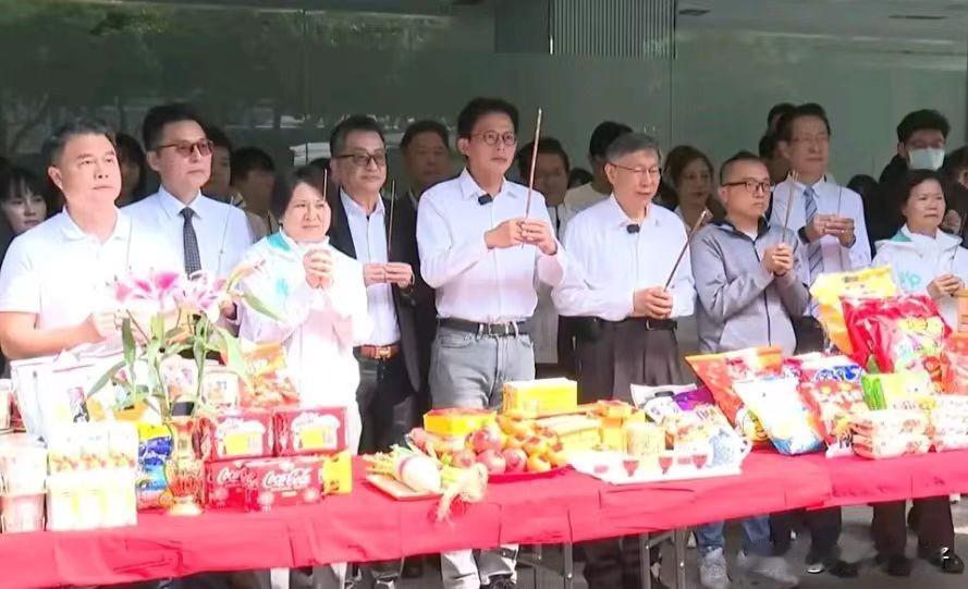 台民众党今早开工并办团拜，柯文哲强调蓝白要合作就必须有协议民众党今天早上举行