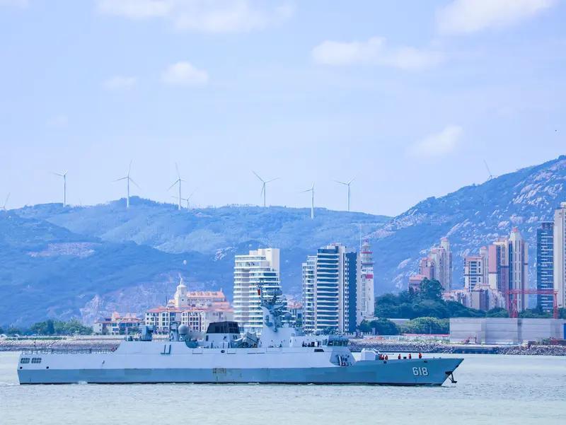 中国再现舰艇“下饺子”潮意义非凡。新一艘052D驱逐舰“驻马店舰”服役，052D