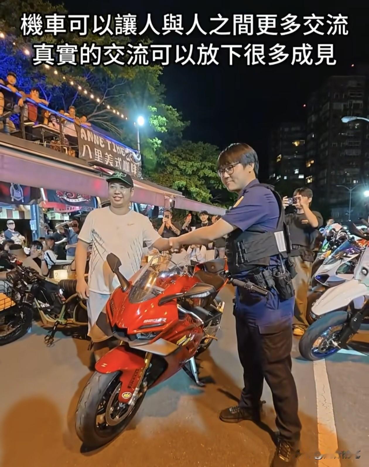 实锤了，台湾居然有警察也喜欢张雪机车。日前有台湾人购买了张雪机车回到台湾组装