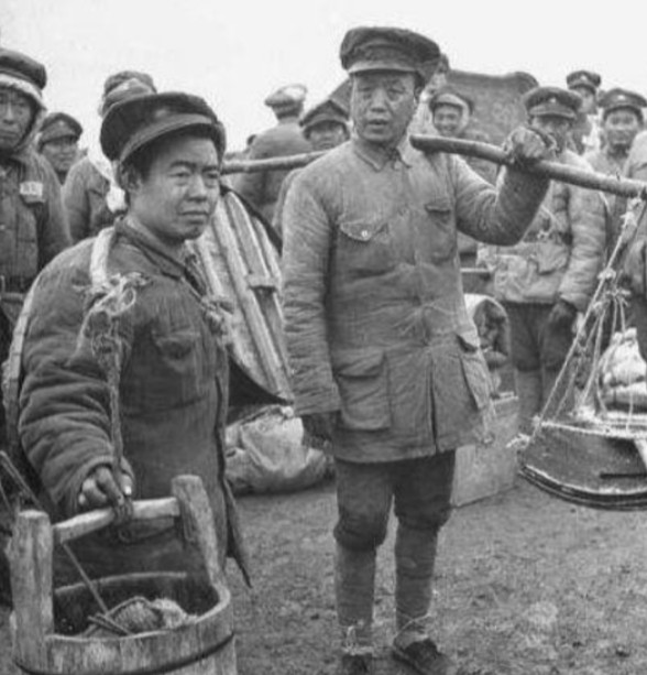 1948年，解放军俘虏了一个国军的伙夫，秉持着优待俘虏的原则，再加上对方年事已高