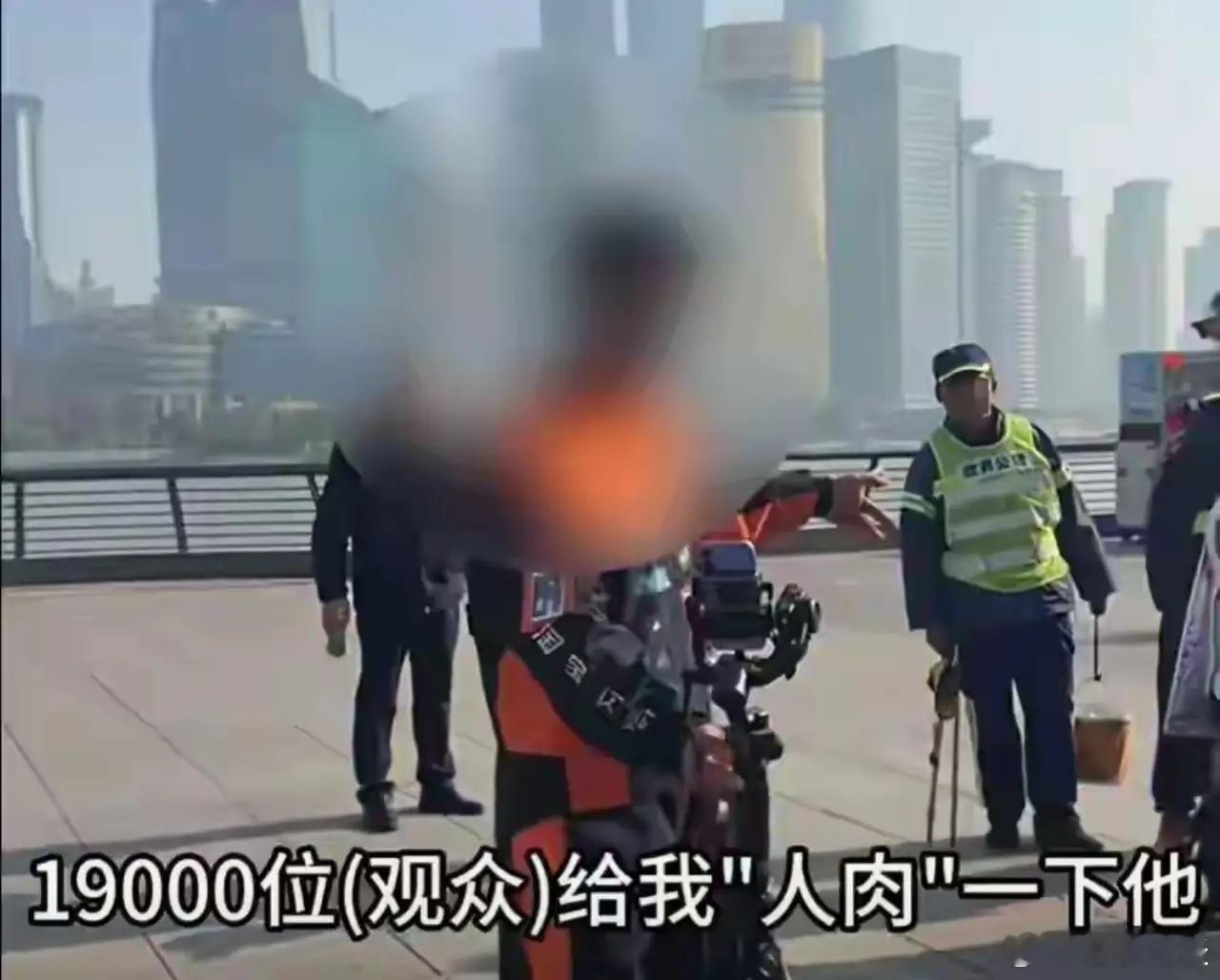 我无法理解的是，昨晚跟一个做直播的朋友吃饭，他喝多了告诉我：“现在有些主播，为了