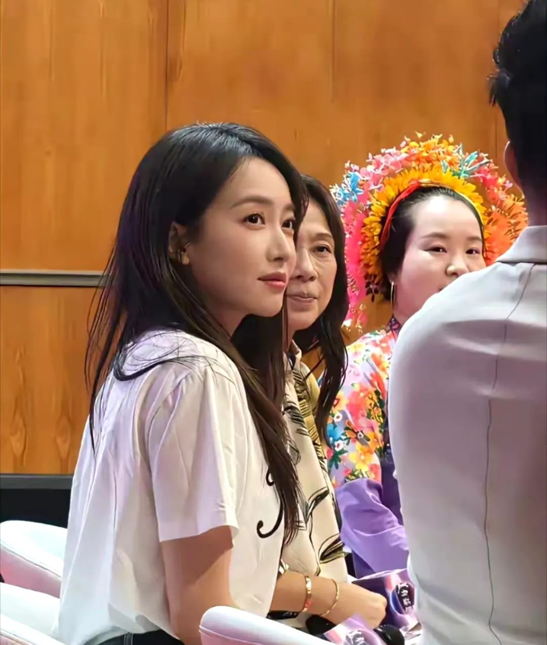 这眼神，相亲结果应该是成了吧