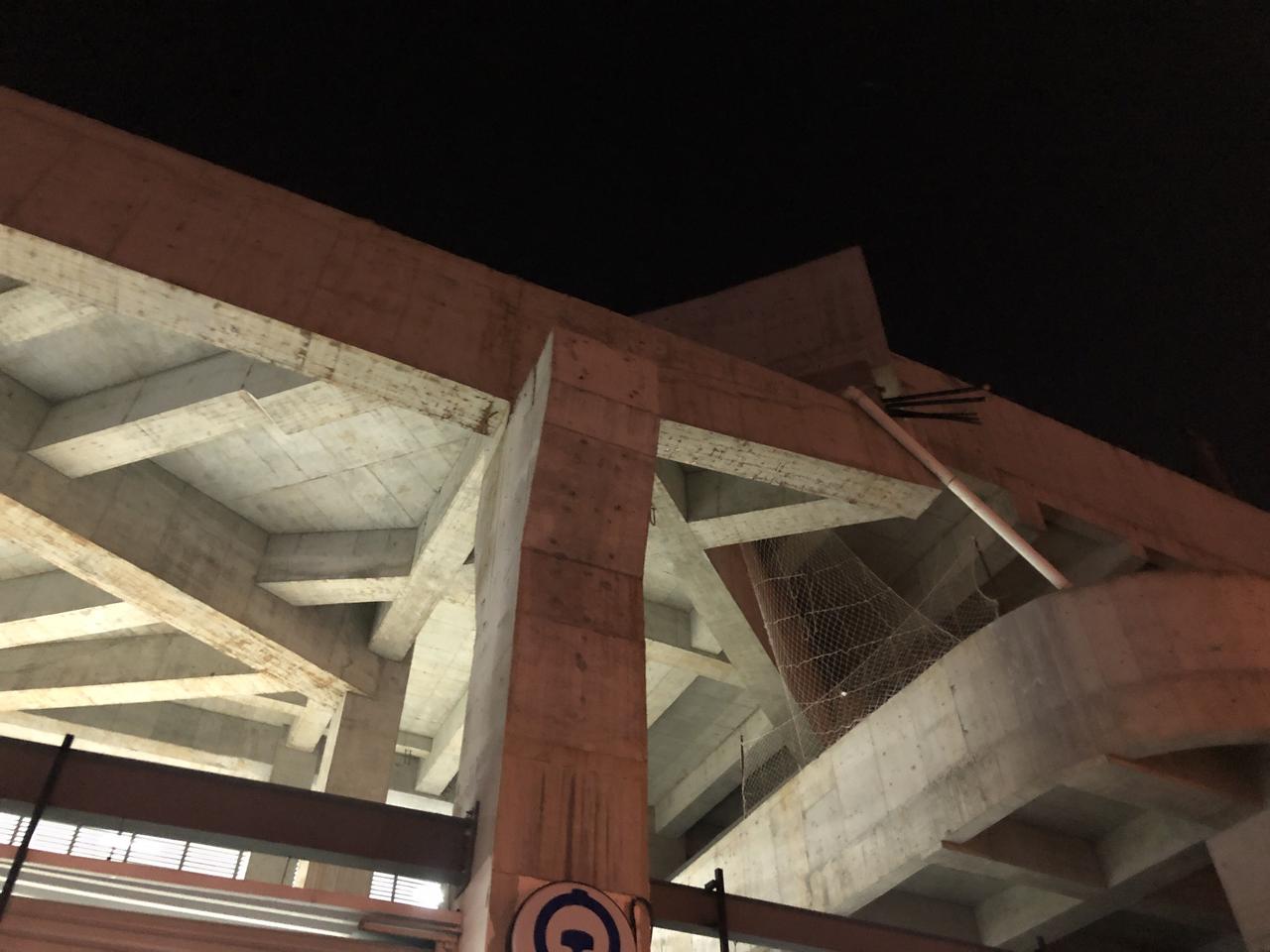 这就是上海大型公共建筑施工中已经完成的一部分建筑结构。坦白说，随便一看，我就能判