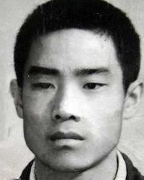 “我爷爷是朱德！你们谁敢动我！”1983年，25岁的朱国华被判死刑，他在法庭
