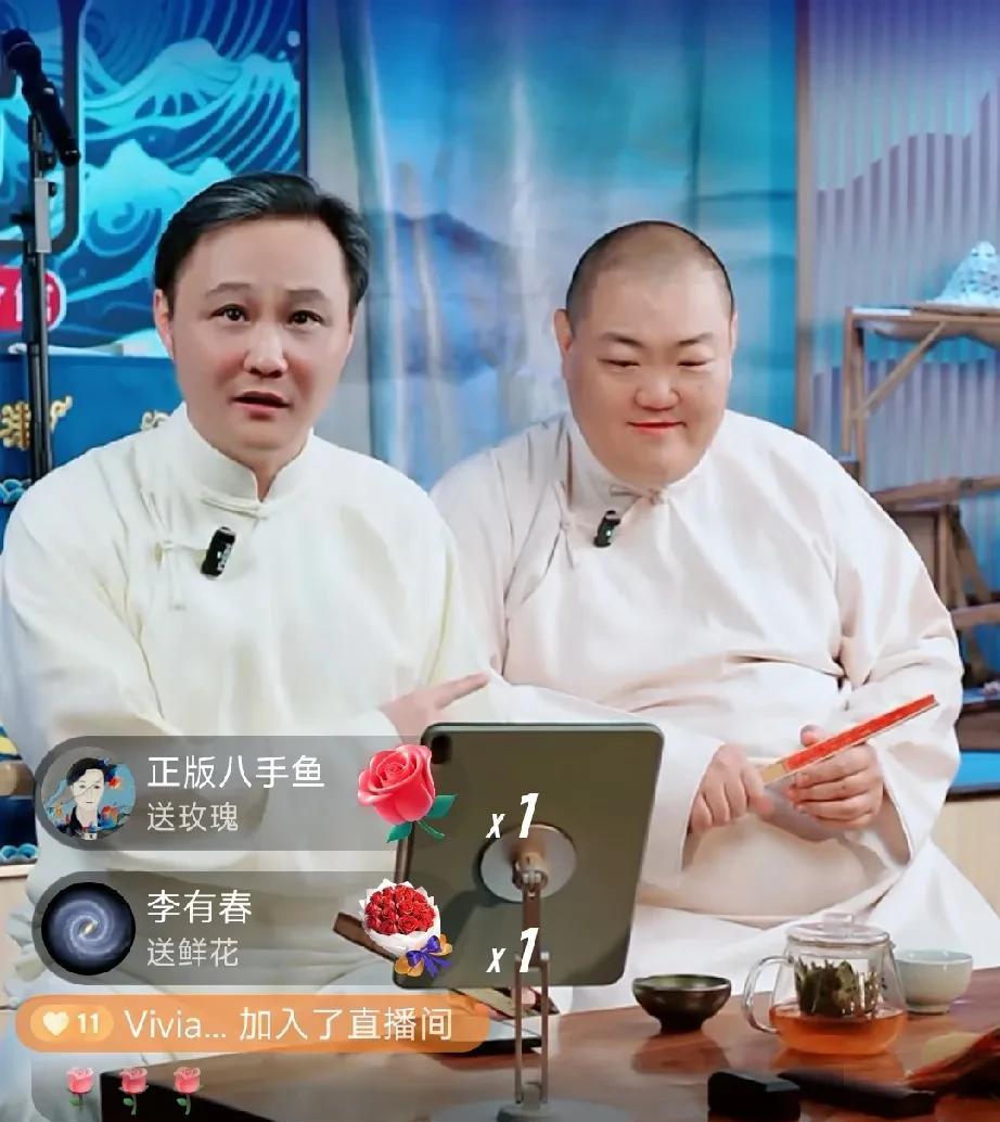 闫云达的直播相声准时开播，虽说是第一次直播说相声，但是效果比张伯鑫强多了。张伯鑫