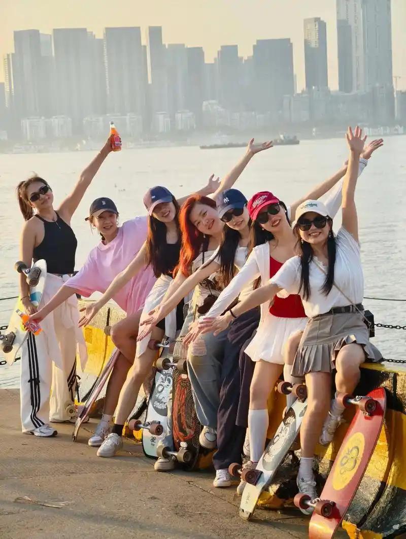 简单的十二个养生方法:一、早上贴墙站立6分钟，二、早上拉伸10分钟三、学