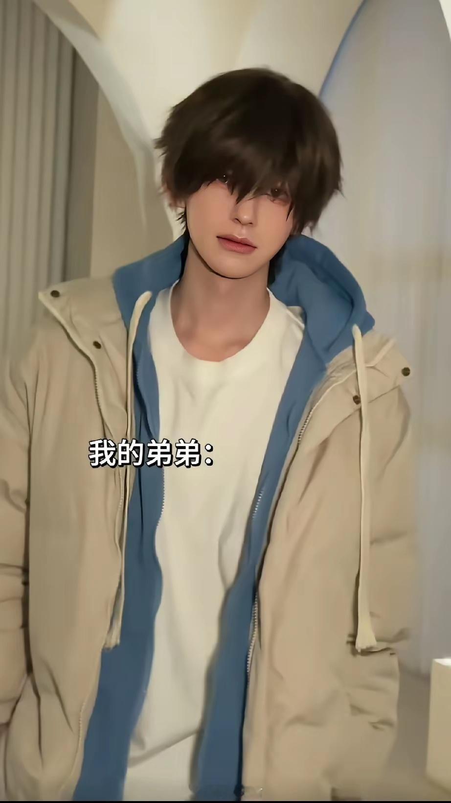 这件衣服见证了哥俩的成长，也见证了时尚的轮回。网友辣评：果然，衣服没有错，错的是