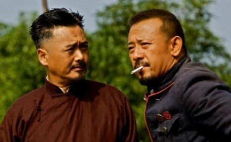 2010年，电影《让子弹飞》上映后，票房大卖。高兴的杨受成便给姜文发了个红包，姜