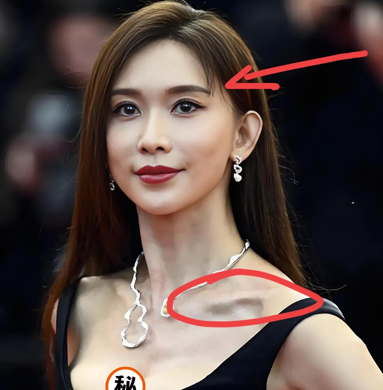 你们仔细看！林志玲的面相变了，她的眼神里再也没有了曾经那种“淑女”的温柔，