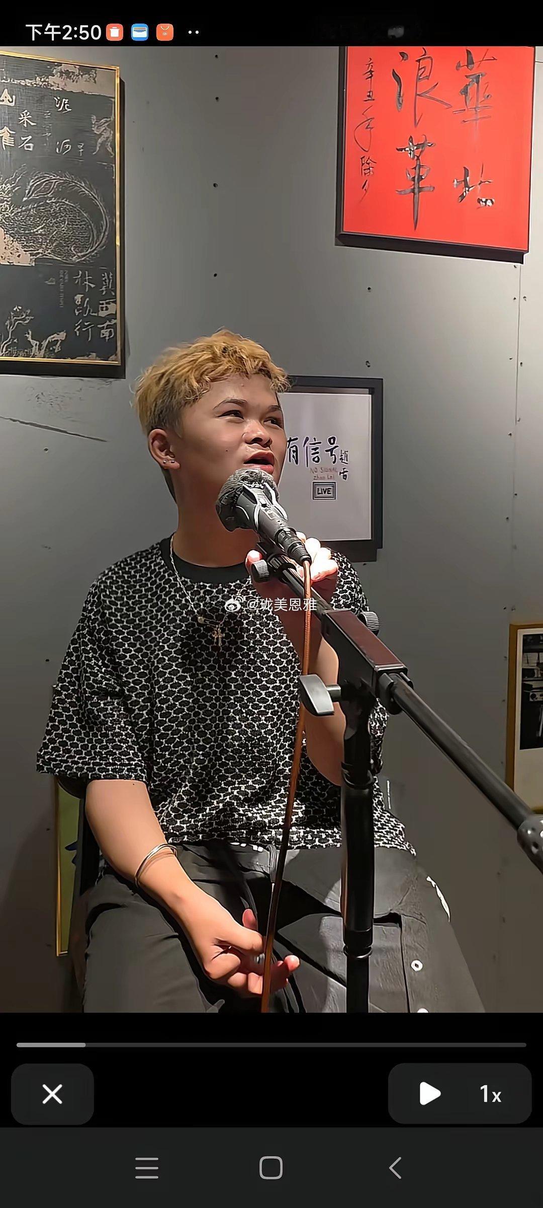 资本好像要把小马云范小勤打造成为琴棋书画的全能选手