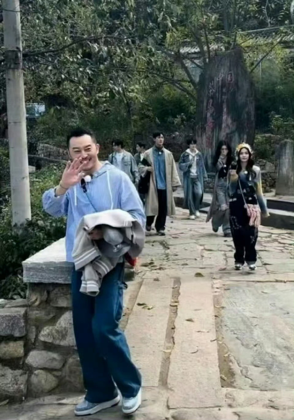 白鹿被孟子义说挂相，孟子义多高啊我的妈，这身材，路拍都这么顶……