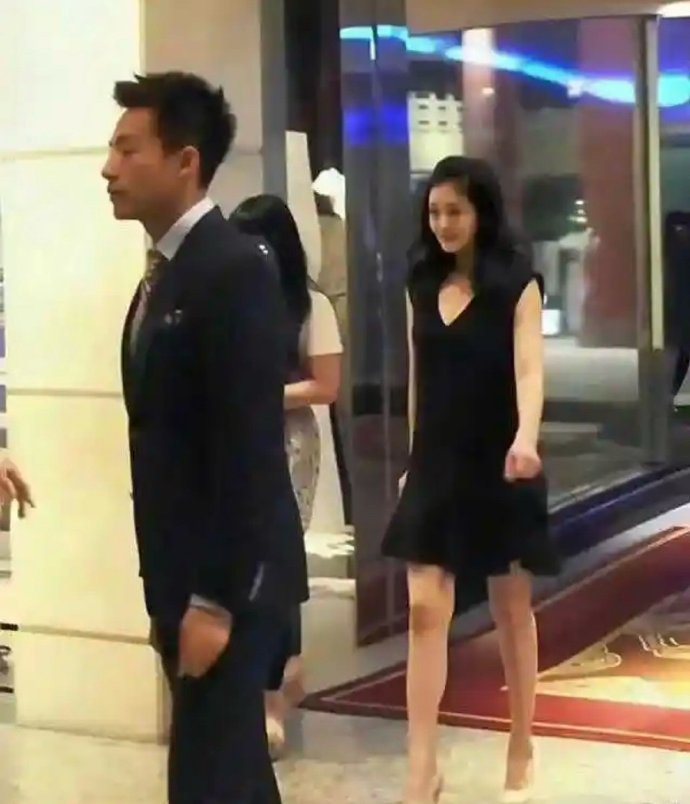 汪小菲和大S第一次见面的照片，帅哥当年就是这样被瞬间沦陷的！