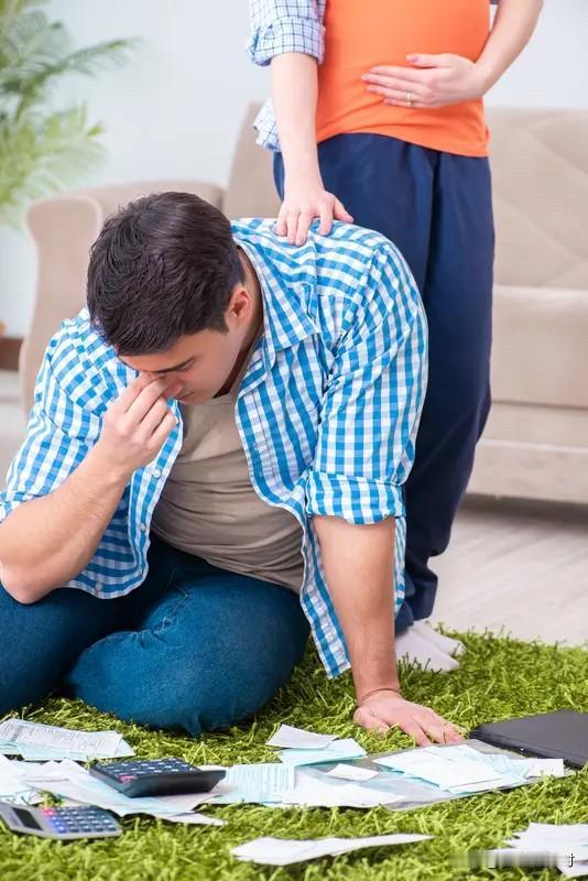 为什么越来越多年轻人都在负债?因为过去20年的经济发展模式，是大水漫灌。谁借到