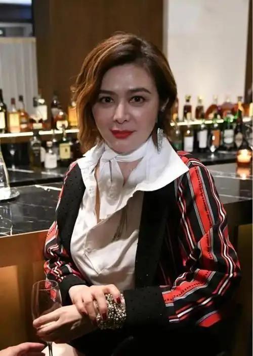 三年后再看港圈三大美人，才发现她们的命运早已天差地别。 关之琳如今63岁，然