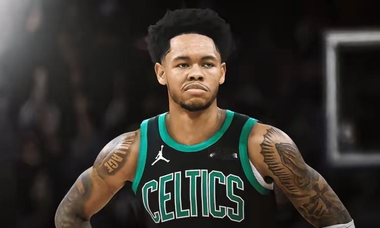 当西蒙斯还沉浸在首次打季后赛的喜悦中时，凯尔特人已经把他摆上货架了西蒙斯至今