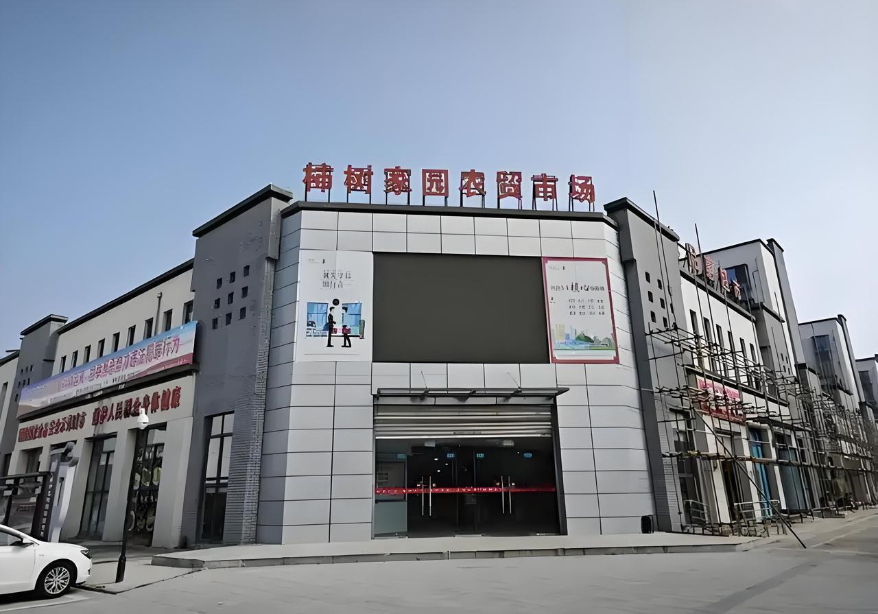 有人说，在肥西和肥东的买菜差距巨大！一个家门口的菜市场干净新鲜又便宜，一个脏乱差