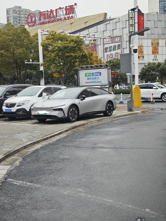 这自动泊车和出库有和没有一样提车回来自动泊车了三次，一次都没成功过，第一次在4