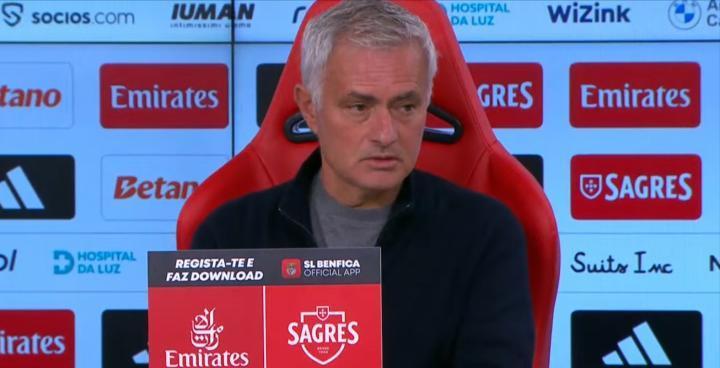 穆里尼奥在看到某位记者时，直接斥责其编假新闻，自己没有对葡萄牙杯四分之一决赛对阵