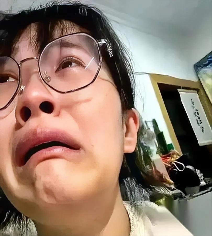 无锡这家人的操作，我看完手心都攥出印子。27岁刚剖完孩子，想请月嫂的钱，愣是