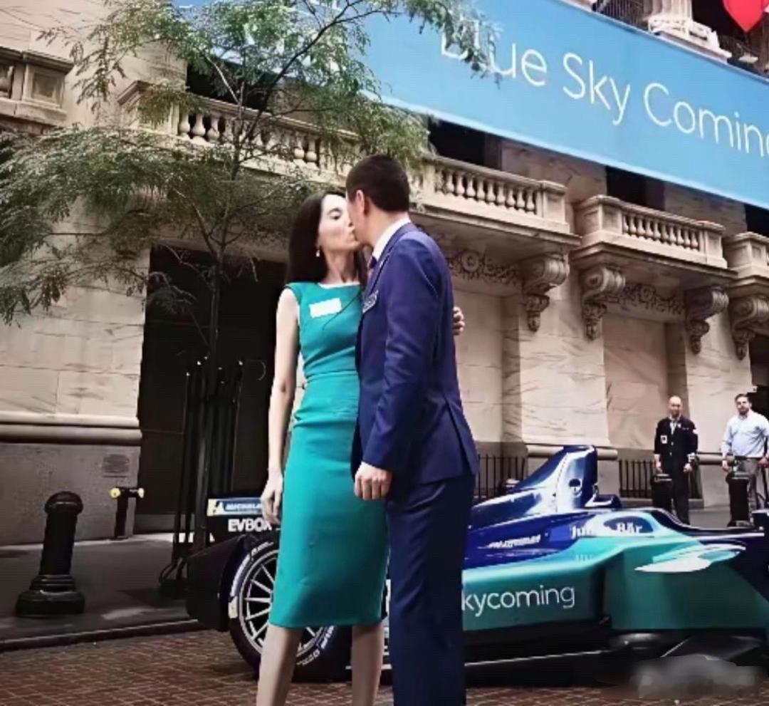 蔚来汽车的老板和老板娘也算是郎才女貌​​​