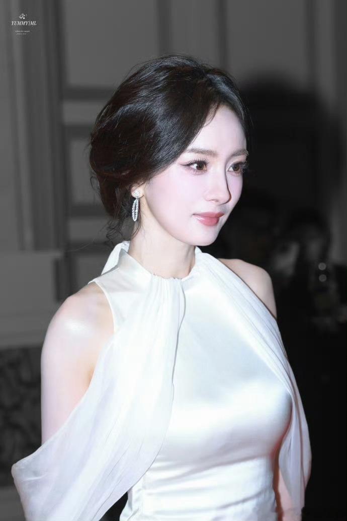 杨幂拒绝保镖打伞杨幂✨​​​